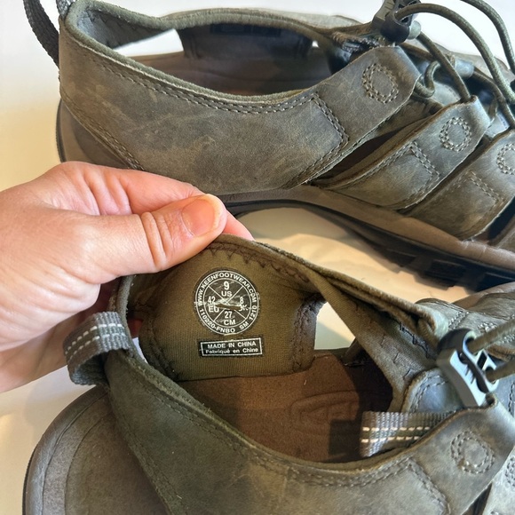 Keen Men’s Newport Leather Brown and Black Sport Sandals with Contoured Footbed - Picture 5 of 8